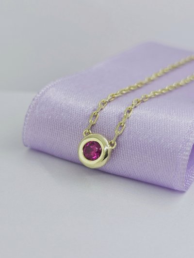 Minimalistické retiazky (celebritky)