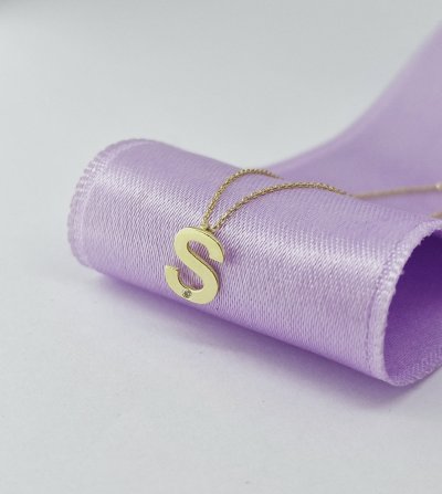 Minimalistické retiazky (celebritky)