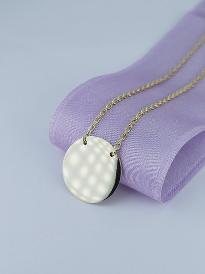 Minimalistické retiazky (celebritky)