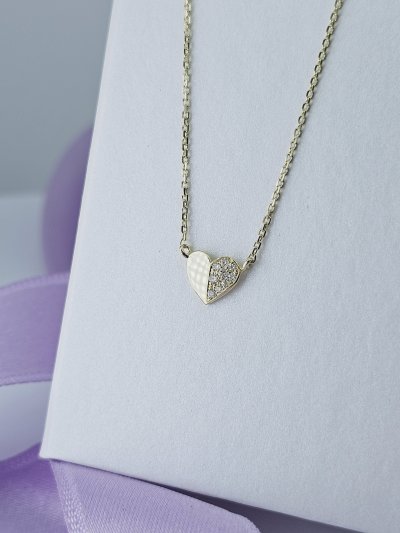 Minimalistické retiazky (celebritky)