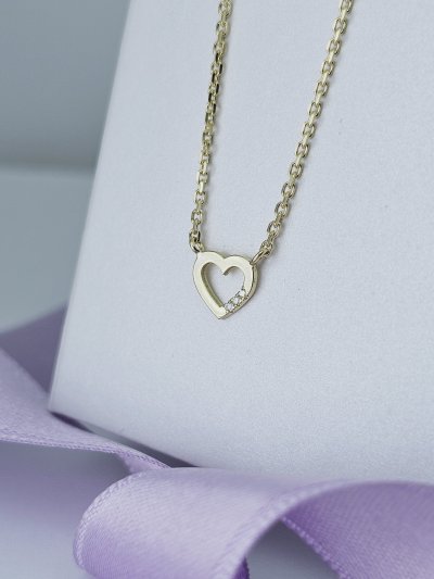 Minimalistické retiazky (celebritky)