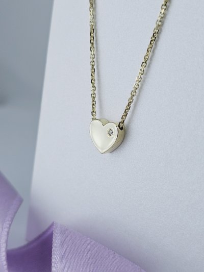 Minimalistické retiazky (celebritky)