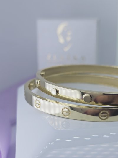 Pevné a platničkové náramky