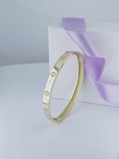 Pevné a platničkové náramky