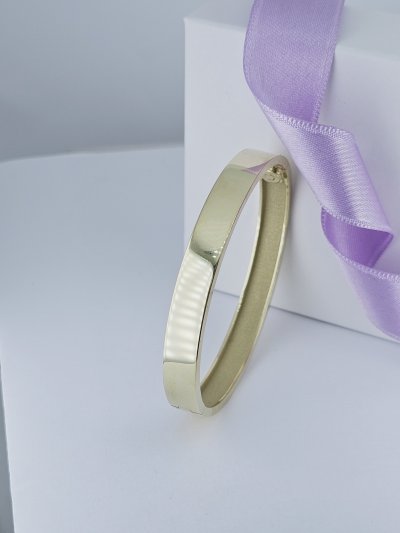 Pevné a platničkové náramky