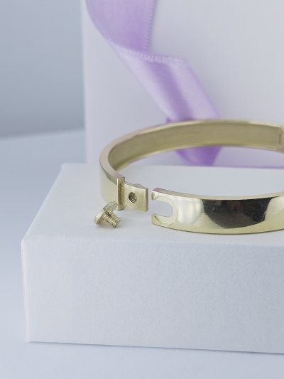 Pevné a platničkové náramky