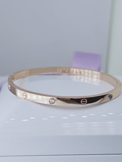 Pevné a platničkové náramky