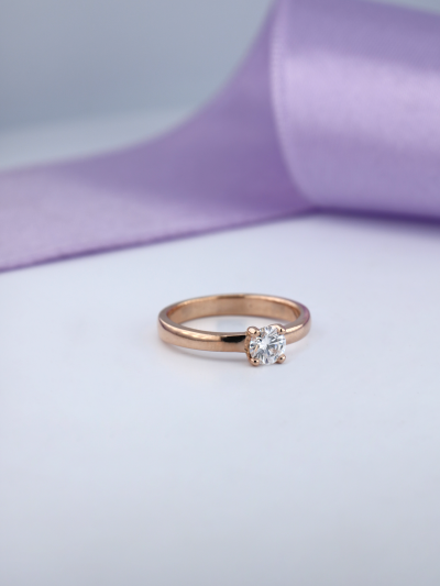 Dámsky zásnubný prsteň z ružového zlata