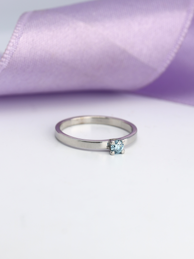 Dámsky prsteň s modrým diamantom